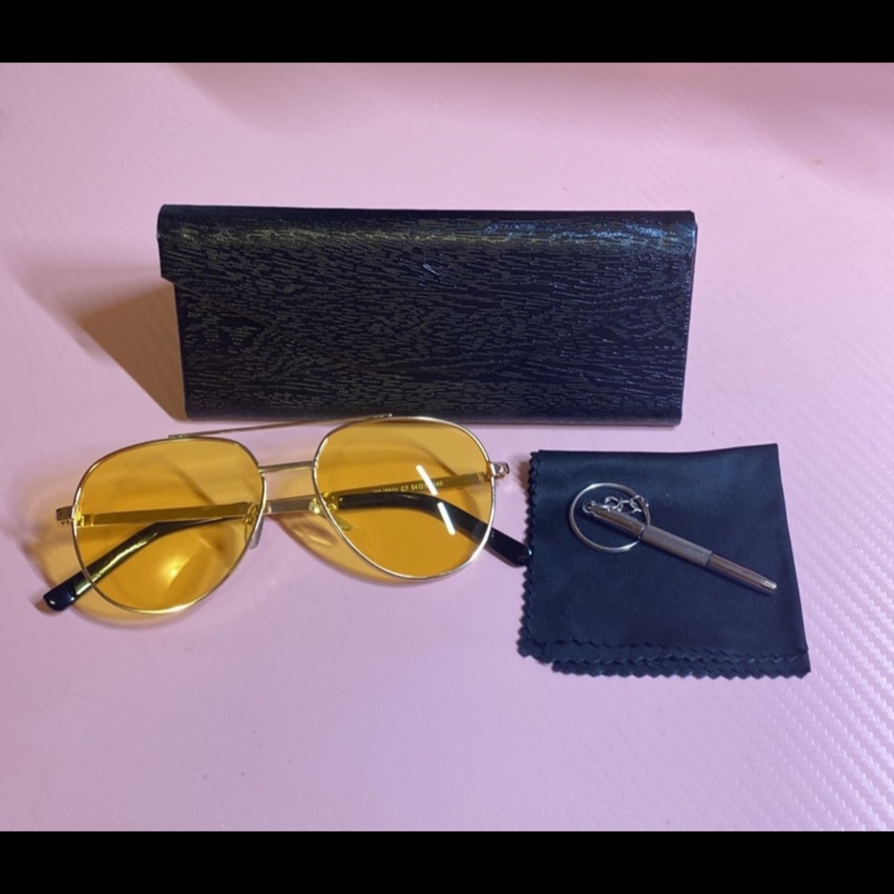 Polarized aviator sunglasses